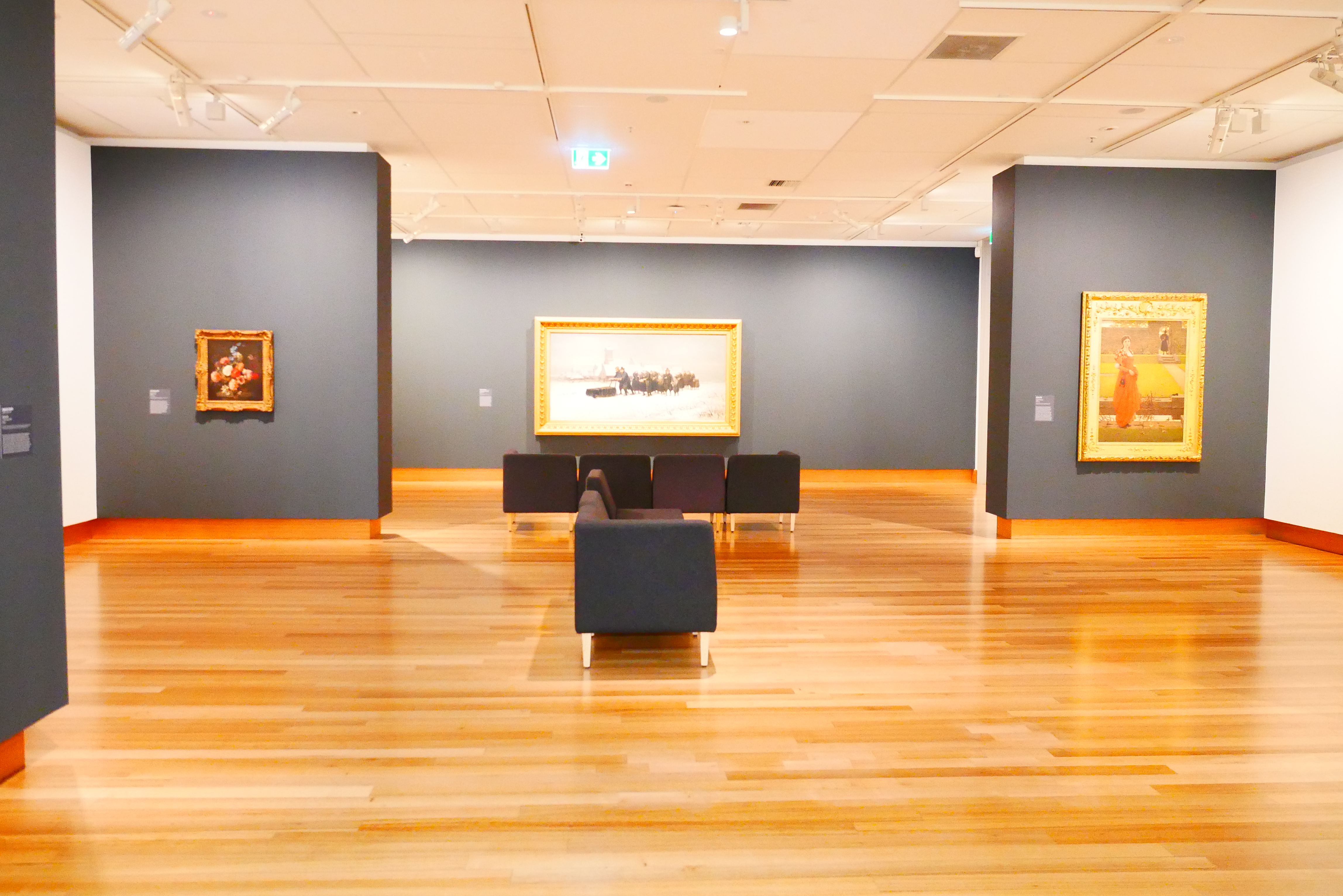 Art gallery interior used for the Art Gallery case study